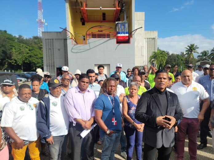 Dan 8 días a Abinader para responder demandas de artesanos en el Teleférico de Puerto Plata.